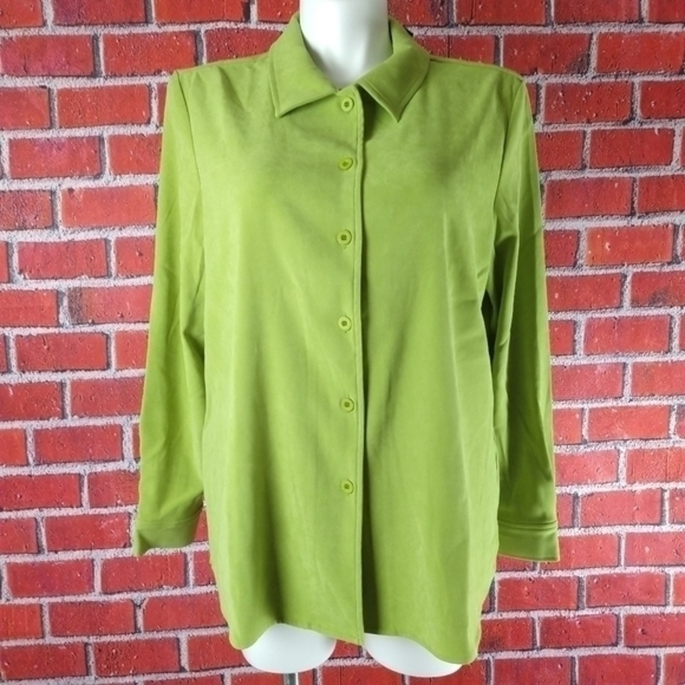 ✔️Susan Graver Button down top